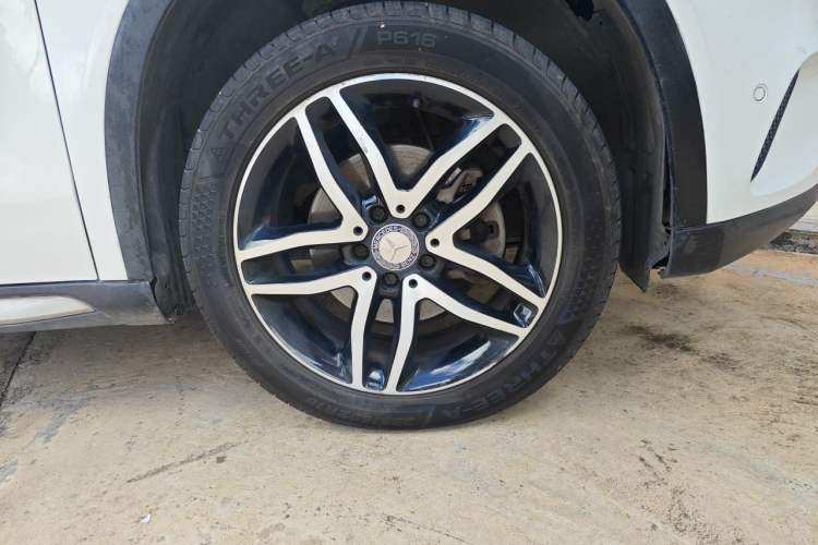 Used Mercedes-Benz GLA 2015 GLA 220 4MATIC Fashion Model Right Front Wheel Hub