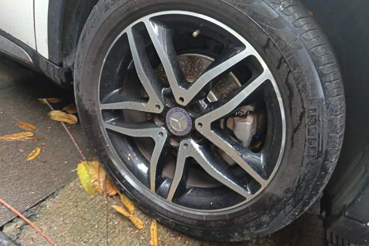 Used Mercedes-Benz GLA 2015 GLA 220 4MATIC Fashion Model Right Front Wheel Hub