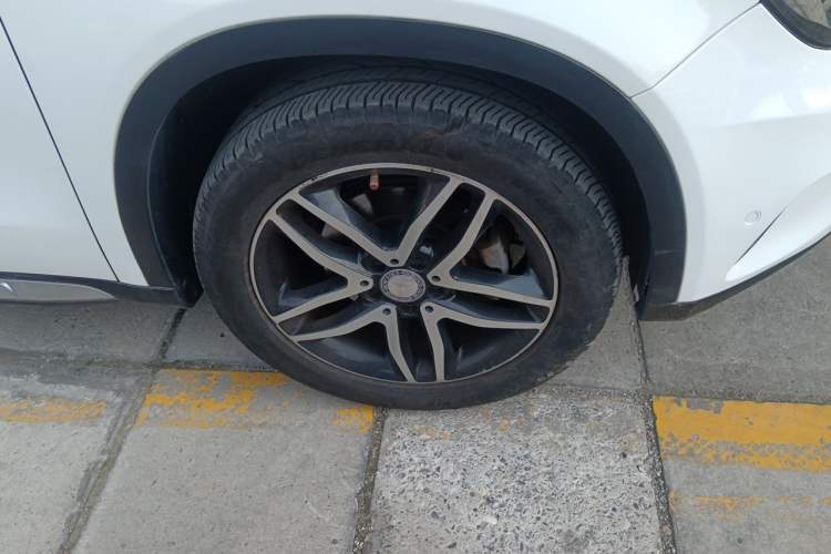 Used Mercedes-Benz GLA 2015 GLA 220 4MATIC Fashion Model Right Front Wheel Hub