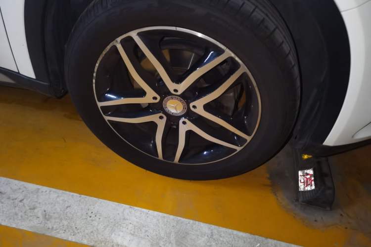 Used Mercedes-Benz GLA 2015 GLA 220 4MATIC Fashion Model Right Front Wheel Hub