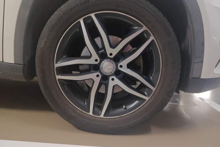 Used Mercedes-Benz GLA 2015 GLA 200 Fashion Model Right Front Wheel Hub