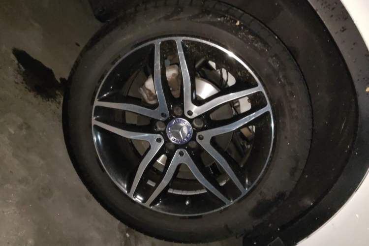 Used Mercedes-Benz GLA 2015 GLA 220 4MATIC Fashion Model Right Front Wheel Hub