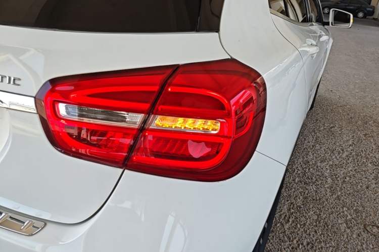 Used Mercedes-Benz GLA 2015 GLA 220 4MATIC Fashion Model Right Rear Taillight