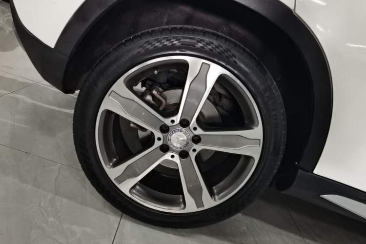Used Mercedes-Benz GLA 2015 GLA 220 4MATIC Luxury Model Right Rear Wheel Hub