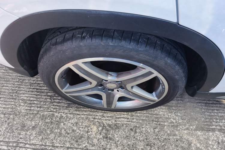 Used Mercedes-Benz GLA 2015 GLA 260 4MATIC Sport Edition Right Rear Wheel Hub