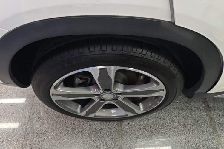 Used Mercedes-Benz GLA 2015 GLA 220 4MATIC Luxury Model Right Rear Wheel Hub
