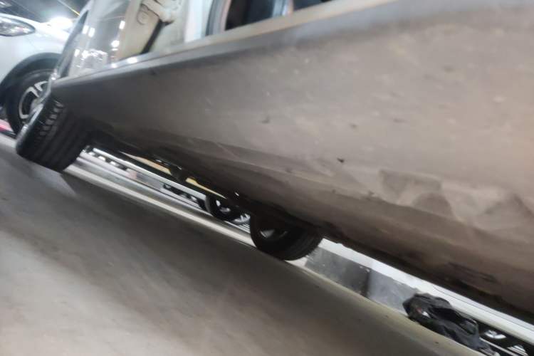 Used Mercedes-Benz GLA 2015 GLA 260 4MATIC Sport Edition Right Side Sill