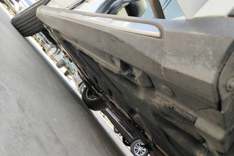 Used Mercedes-Benz GLA 2015 GLA 200 Sport Edition Right Side Sill