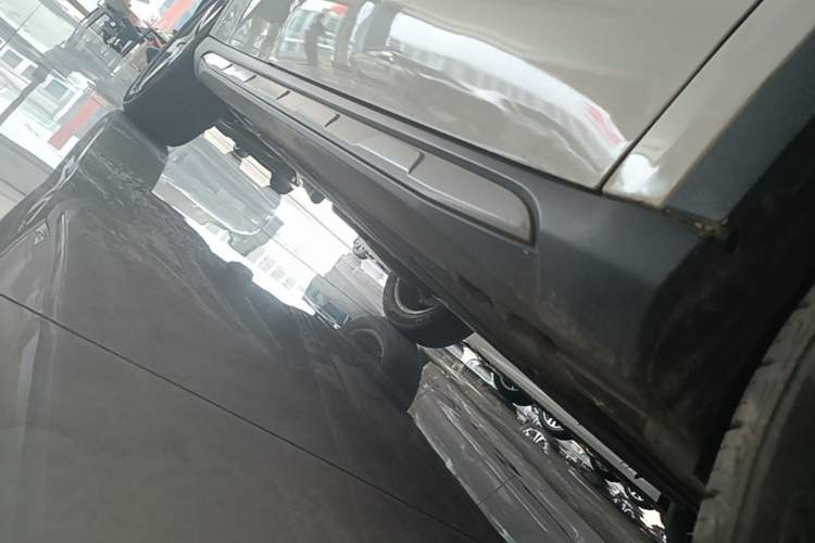 Used Mercedes-Benz GLA 2015 GLA 260 4MATIC Right Side Sill