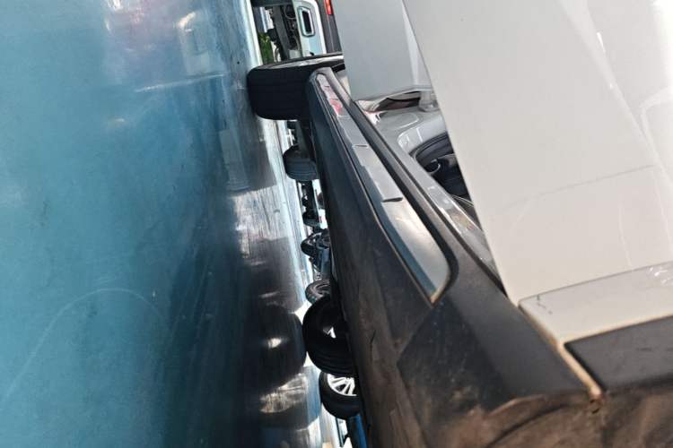 Used Mercedes-Benz GLA 2015 GLA 200 Sport Edition Right Side Sill