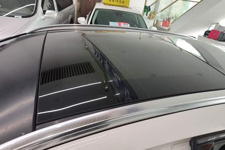 Used Mercedes-Benz GLA 2015 GLA 200 Fashion Model Roof