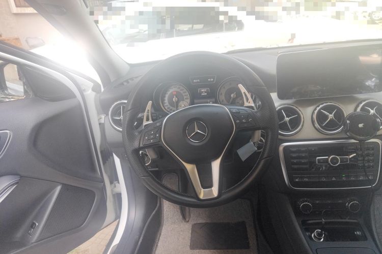 Used Mercedes-Benz GLA 2015 GLA 220 4MATIC Luxury Model Steering Wheel