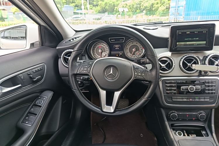 Used Mercedes-Benz GLA 2015 GLA 200 Sport Edition Steering Wheel