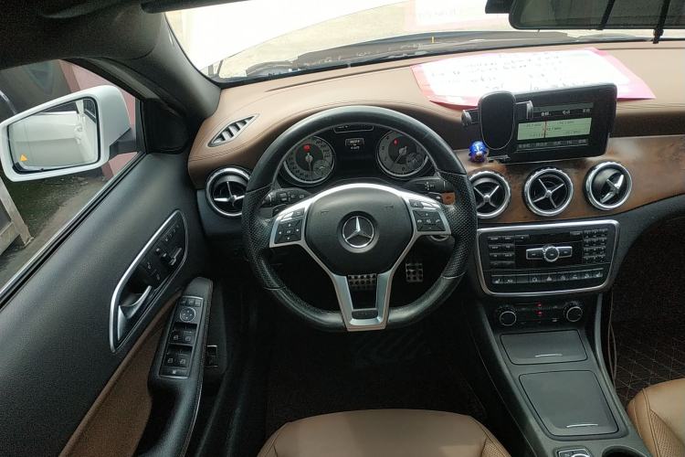 Used Mercedes-Benz GLA 2015 GLA 260 4MATIC Sport Edition Steering Wheel