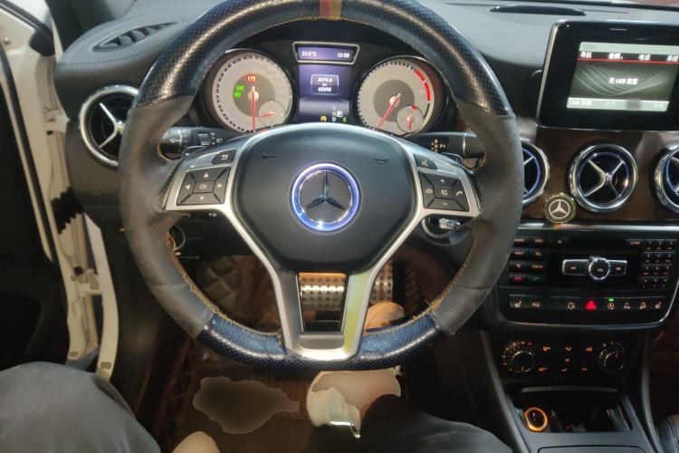 Used Mercedes-Benz GLA 2015 GLA 260 4MATIC Sport Edition Steering Wheel