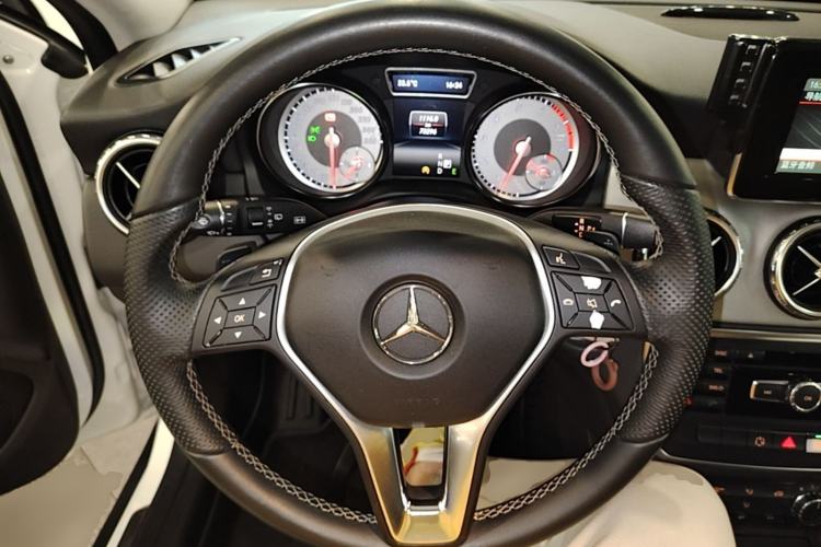 Used Mercedes-Benz GLA 2015 GLA 200 Sport Edition Steering Wheel