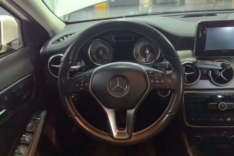 Used Mercedes-Benz GLA 2015 GLA 220 4MATIC Fashion Model Steering Wheel