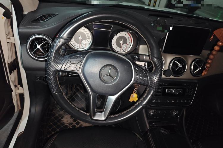 Used Mercedes-Benz GLA 2015 GLA 220 4MATIC Fashion Model Steering Wheel