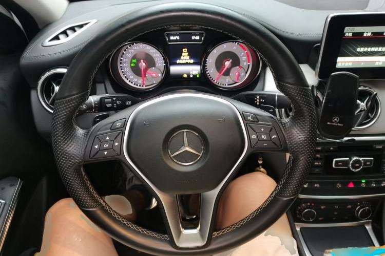 Used Mercedes-Benz GLA 2015 GLA 220 4MATIC Fashion Model Steering Wheel