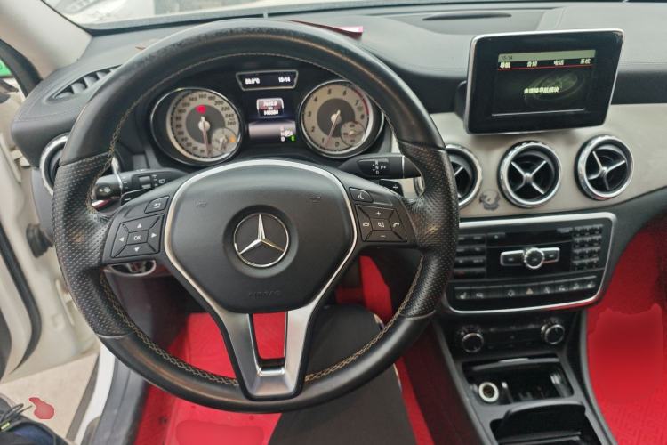 Used Mercedes-Benz GLA 2015 GLA 220 4MATIC Fashion Model Steering Wheel