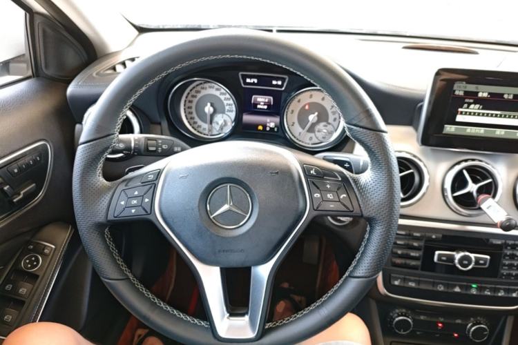 Used Mercedes-Benz GLA 2015 GLA 220 4MATIC Fashion Model Steering Wheel