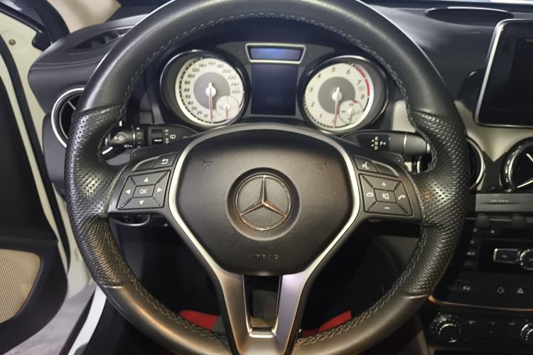 Used Mercedes-Benz GLA 2015 GLA 220 4MATIC Fashion Model Steering Wheel