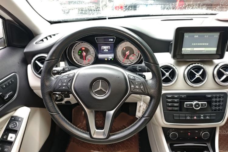 Used Mercedes-Benz GLA 2015 GLA 200 Sport Edition Steering Wheel