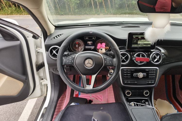 Used Mercedes-Benz GLA 2015 GLA 220 4MATIC Luxury Model Steering Wheel