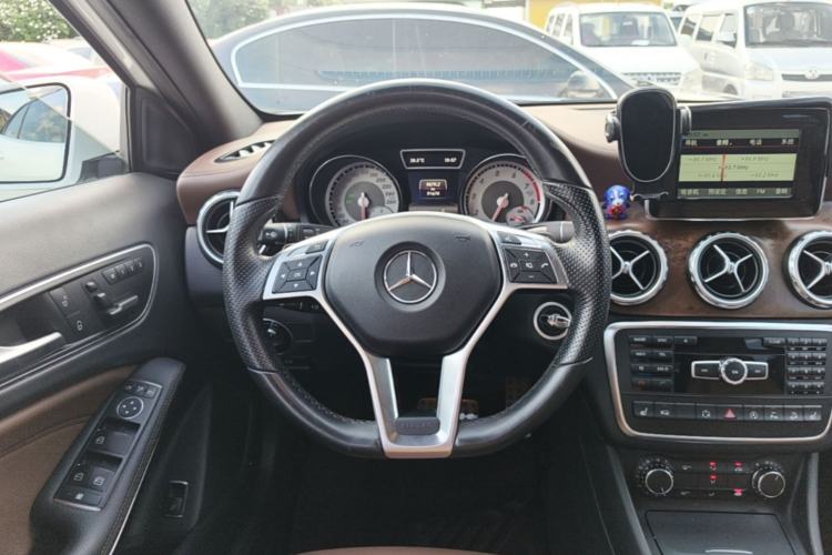 Used Mercedes-Benz GLA 2015 GLA 260 4MATIC Sport Edition Steering Wheel