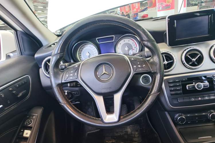 Used Mercedes-Benz GLA 2015 GLA 200 Sport Edition Steering Wheel