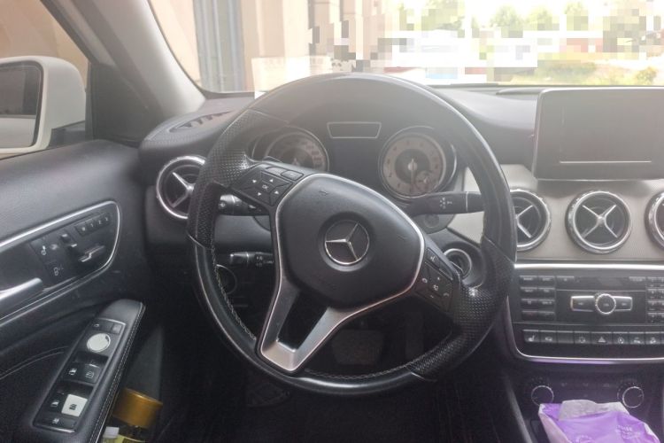 Used Mercedes-Benz GLA 2015 GLA 220 4MATIC Fashion Model Steering Wheel