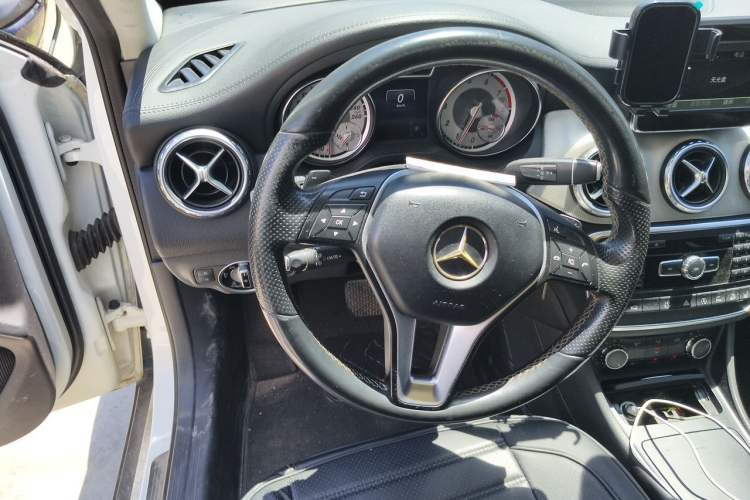 Used Mercedes-Benz GLA 2015 GLA 220 4MATIC Fashion Model Steering Wheel