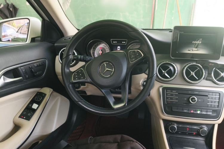 Used Mercedes-Benz GLA 2015 GLA 200 Sport Edition Steering Wheel