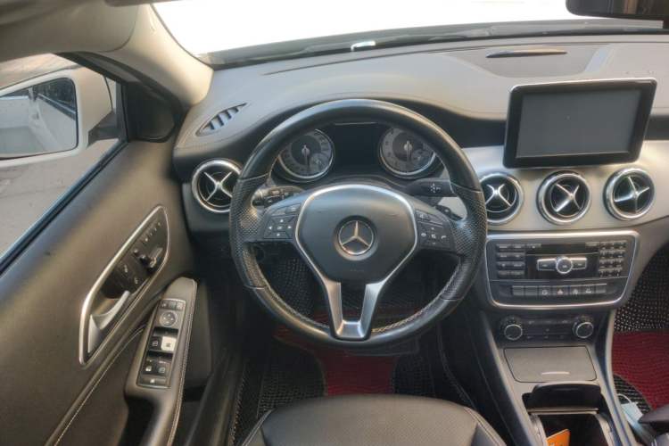 Used Mercedes-Benz GLA 2015 GLA 200 Fashion Model Steering Wheel