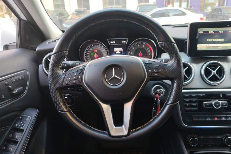 Used Mercedes-Benz GLA 2015 GLA 200 Sport Edition Steering Wheel