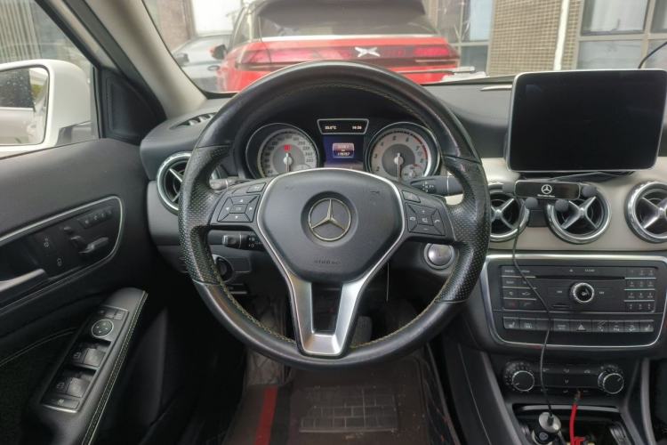 Used Mercedes-Benz GLA 2015 GLA 220 4MATIC Fashion Model Steering Wheel