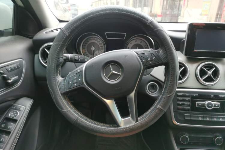 Used Mercedes-Benz GLA 2015 GLA 200 Sport Edition Steering Wheel