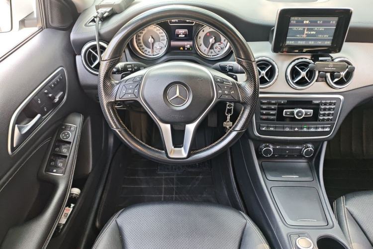 Used Mercedes-Benz GLA 2015 GLA 220 4MATIC Fashion Model Steering Wheel