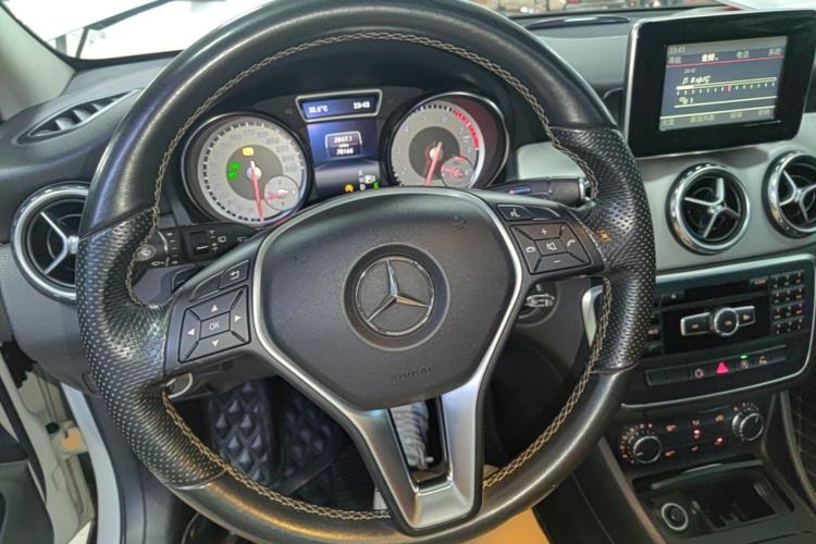 Used Mercedes-Benz GLA 2015 GLA 200 Sport Edition Steering Wheel