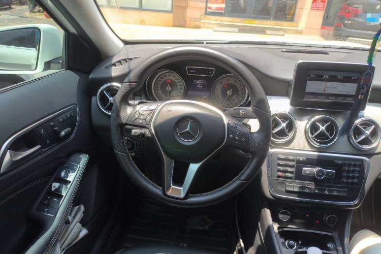 Used Mercedes-Benz GLA 2015 GLA 200 Sport Edition Steering Wheel