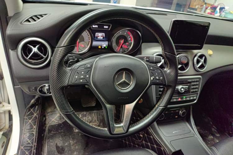 Used Mercedes-Benz GLA 2015 GLA 220 4MATIC Fashion Model Steering Wheel
