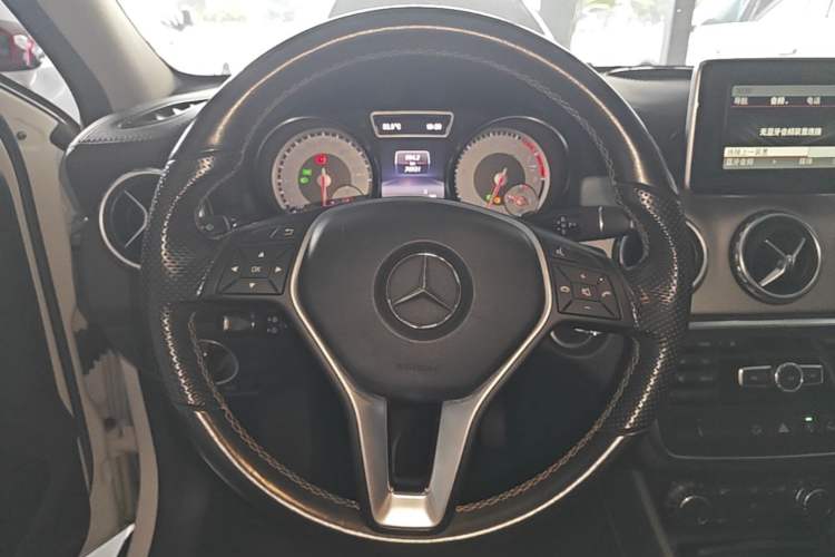 Used Mercedes-Benz GLA 2015 GLA 200 Fashion Model Steering Wheel