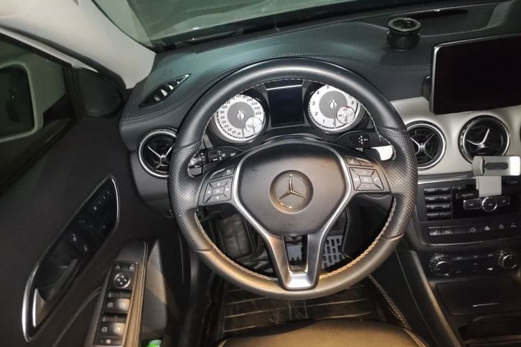 Used Mercedes-Benz GLA 2015 GLA 220 4MATIC Fashion Model Steering Wheel