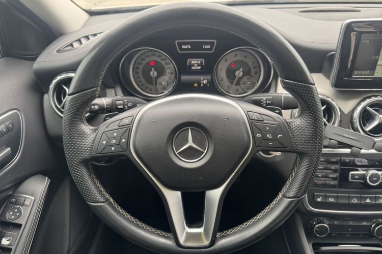 Used Mercedes-Benz GLA 2015 GLA 220 4MATIC Fashion Model Steering Wheel