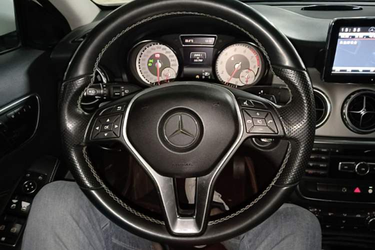 Used Mercedes-Benz GLA 2015 GLA 200 Sport Edition Steering Wheel