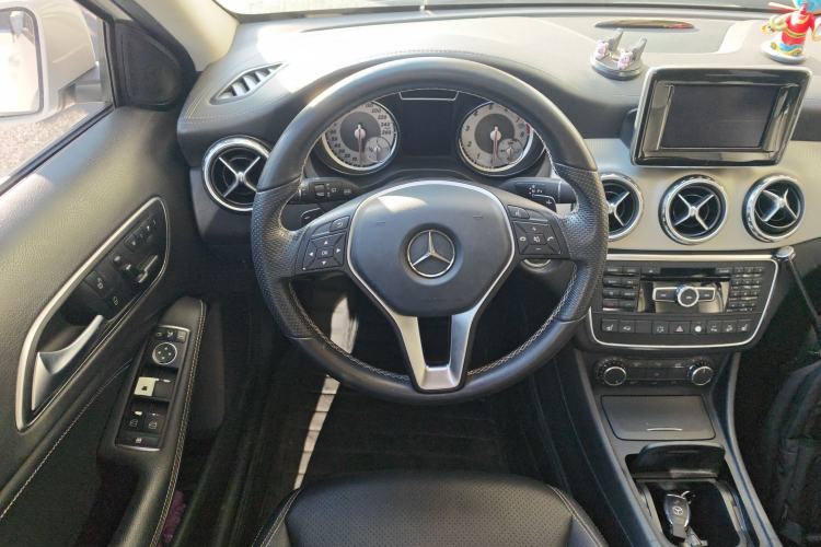 Used Mercedes-Benz GLA 2015 GLA 220 4MATIC Fashion Model Steering Wheel