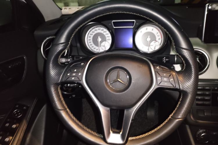 Used Mercedes-Benz GLA 2015 GLA 200 Sport Edition Steering Wheel
