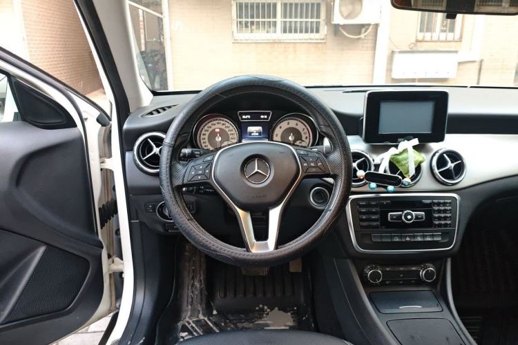 Used Mercedes-Benz GLA 2015 GLA 200 Sport Edition Steering Wheel