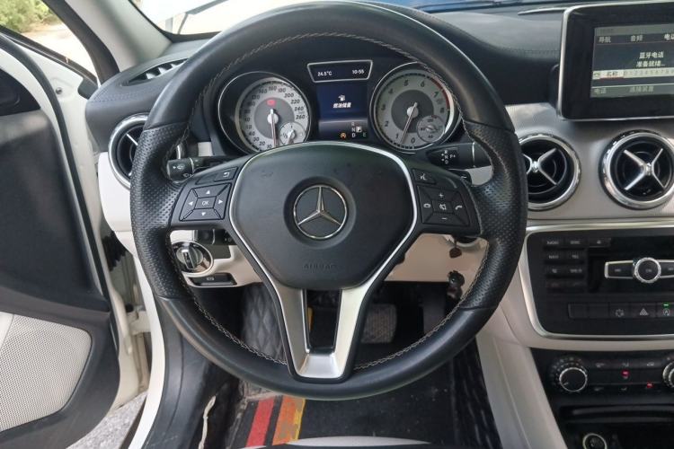Used Mercedes-Benz GLA 2015 GLA 200 Fashion Model Steering Wheel