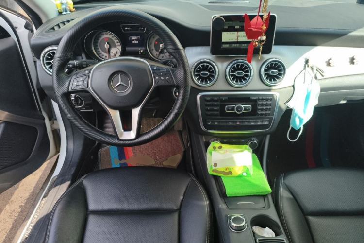 Used Mercedes-Benz GLA 2015 GLA 220 4MATIC Luxury Model Steering Wheel